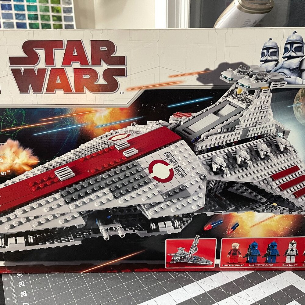 Lego Star Wars 8039 Venator-Class Republic Attack Cruiser - Brand New Sealed
